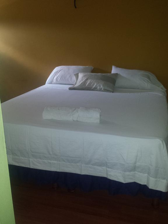 Impeccable Guest Rooms 2 Kingston Oda fotoğraf
