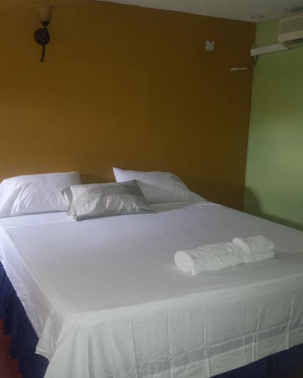 Impeccable Guest Rooms 2 Kingston Dış mekan fotoğraf
